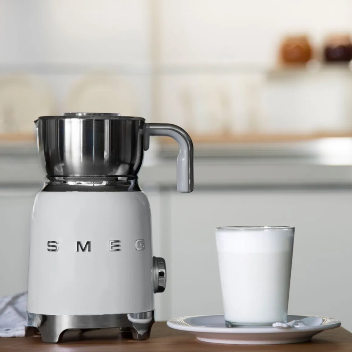 SmegMilchaufschäumer MFF01 1,5 l 50's Style weiß