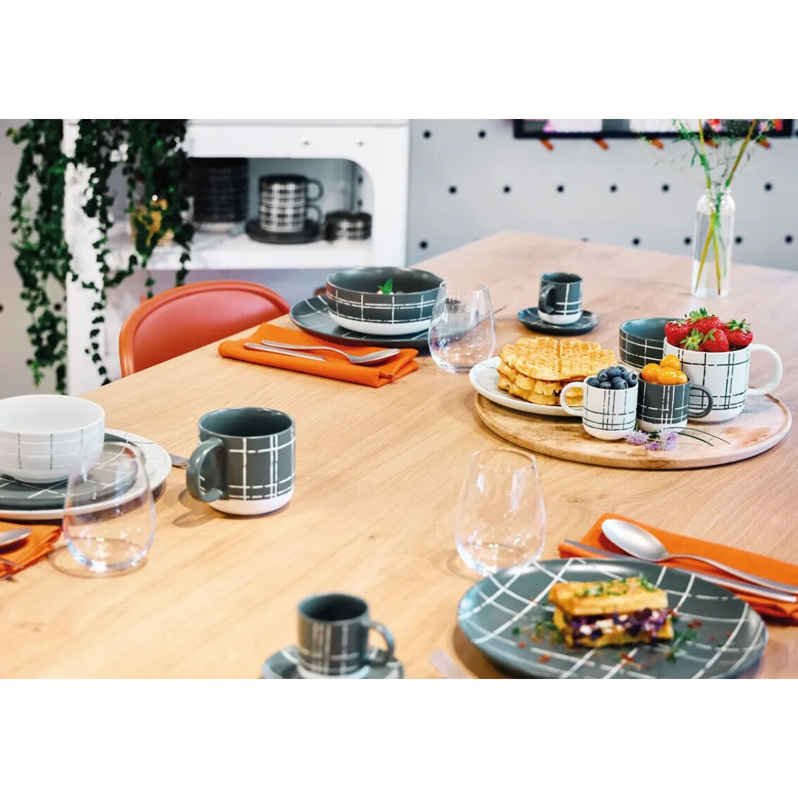 ThomasTeller tief 23 cm Fun Karo dark